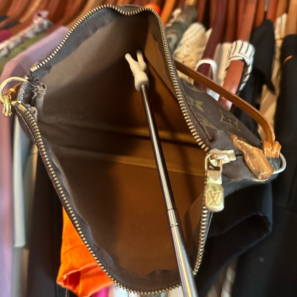 Louis Vuitton Monogram Pochette Accessories - Picture 8 of 11